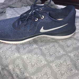 nike tennis shoes